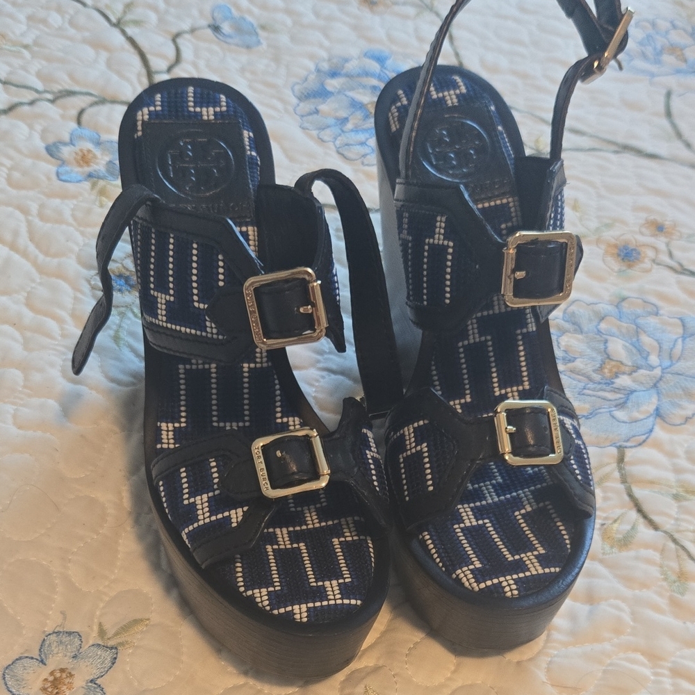 Tory Burch 😍 Stylish Blue and White Sandals